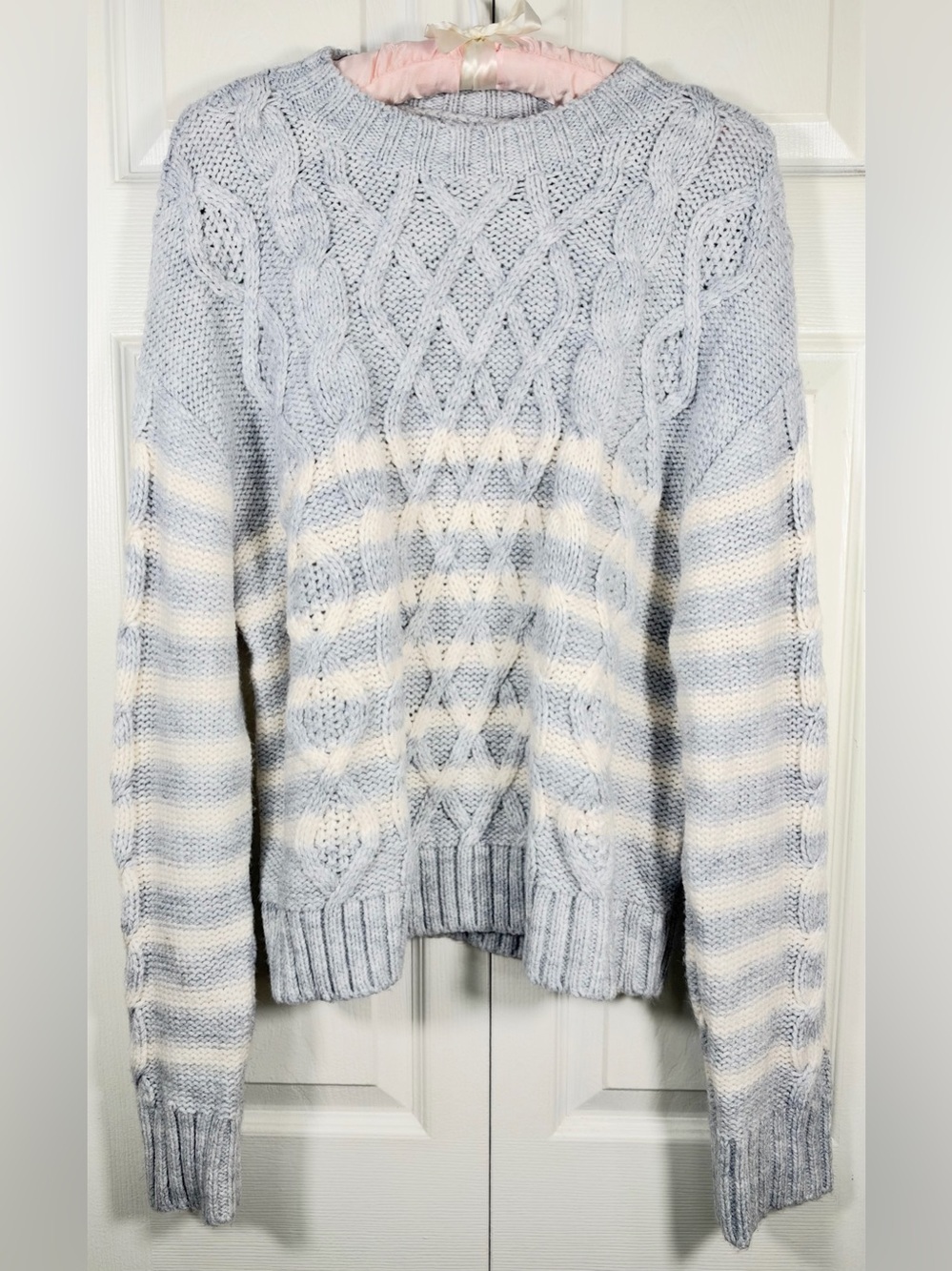 American Eagle Grayish Blue White Striped Cable Knit Sweater Size Medium